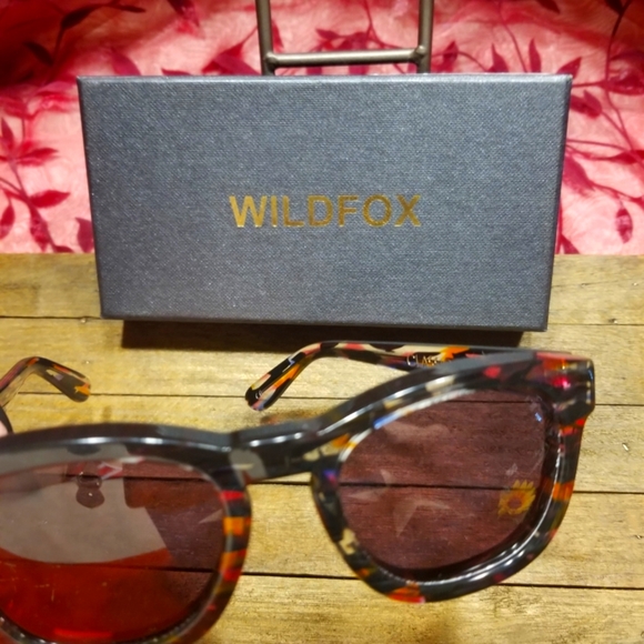 😎Wildfox Sunnies😎 - Picture 2 of 6